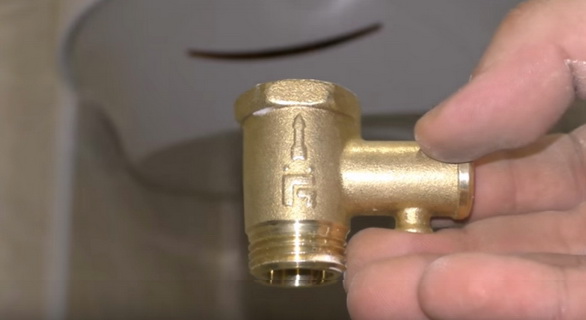 Клапан для нагревательного бака - обязательная деталь